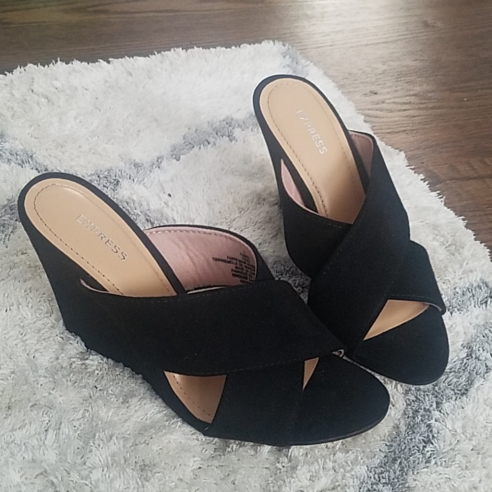EXPRESS Wedges in black